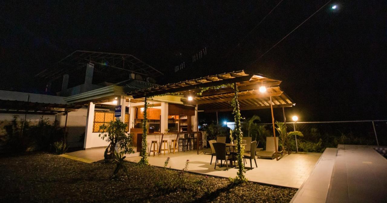Bernis Hostel モアルボアル エクステリア 写真